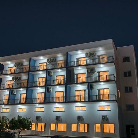 Deniz Airport Suites นิโคเซีย ภายนอก รูปภาพ