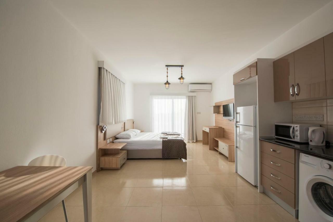 Deniz Airport Suites นิโคเซีย ภายนอก รูปภาพ