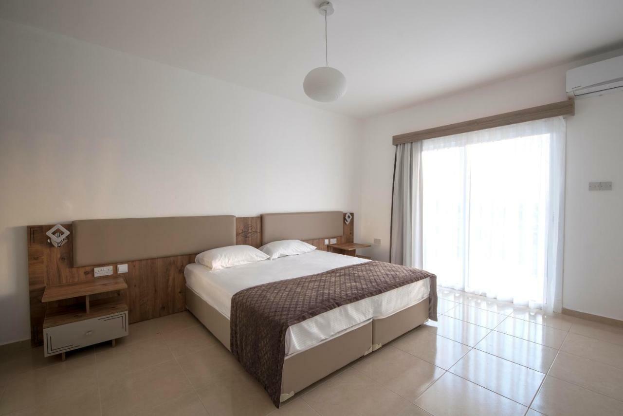 Deniz Airport Suites นิโคเซีย ภายนอก รูปภาพ