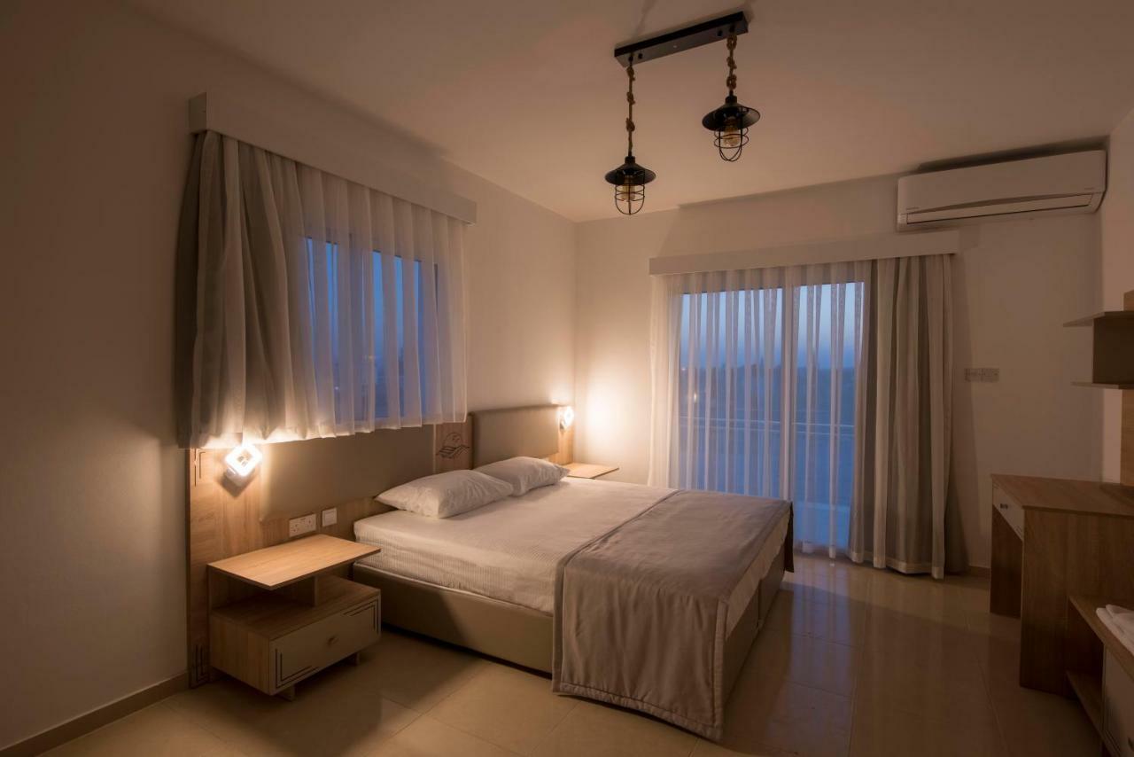 Deniz Airport Suites นิโคเซีย ภายนอก รูปภาพ