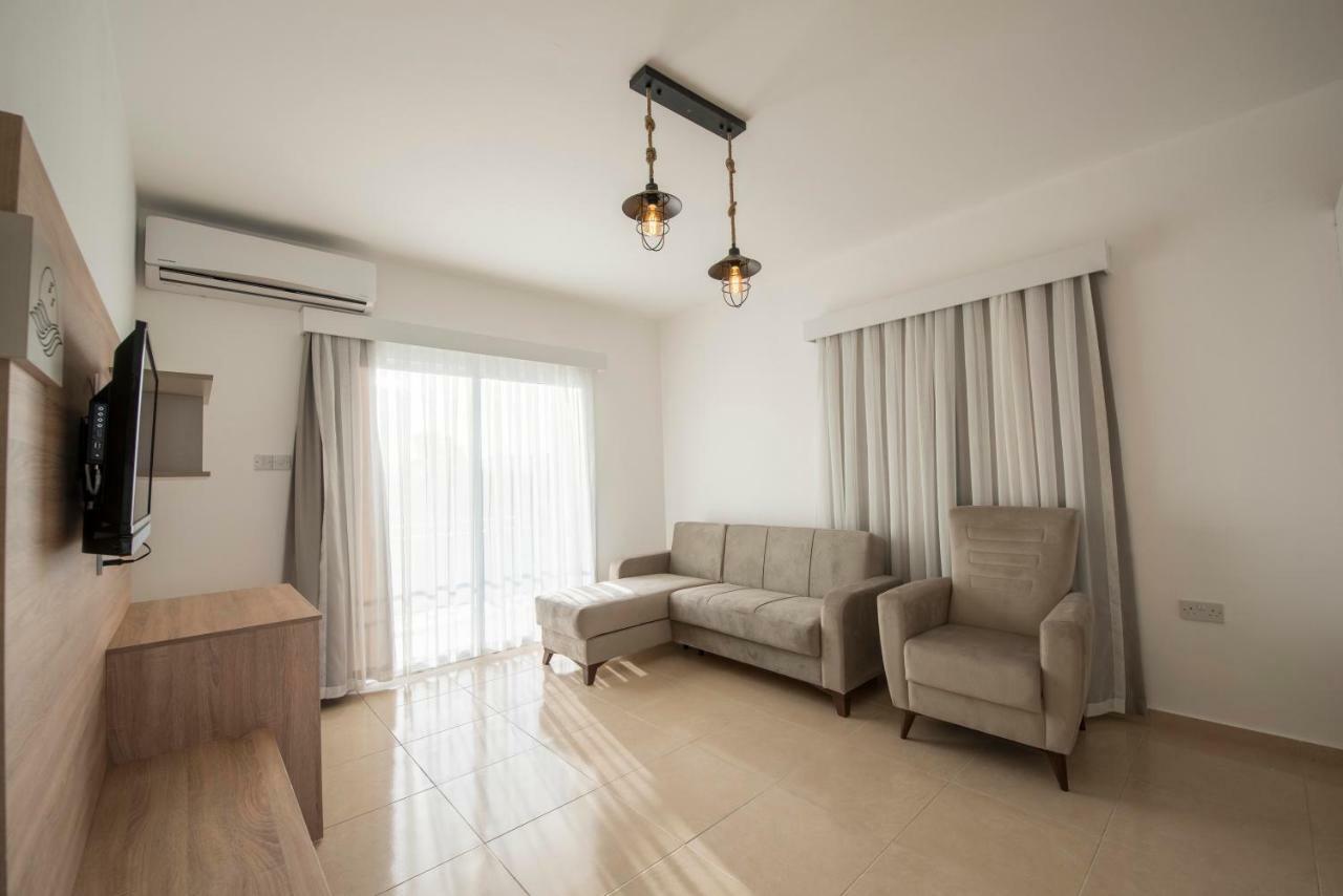 Deniz Airport Suites นิโคเซีย ภายนอก รูปภาพ