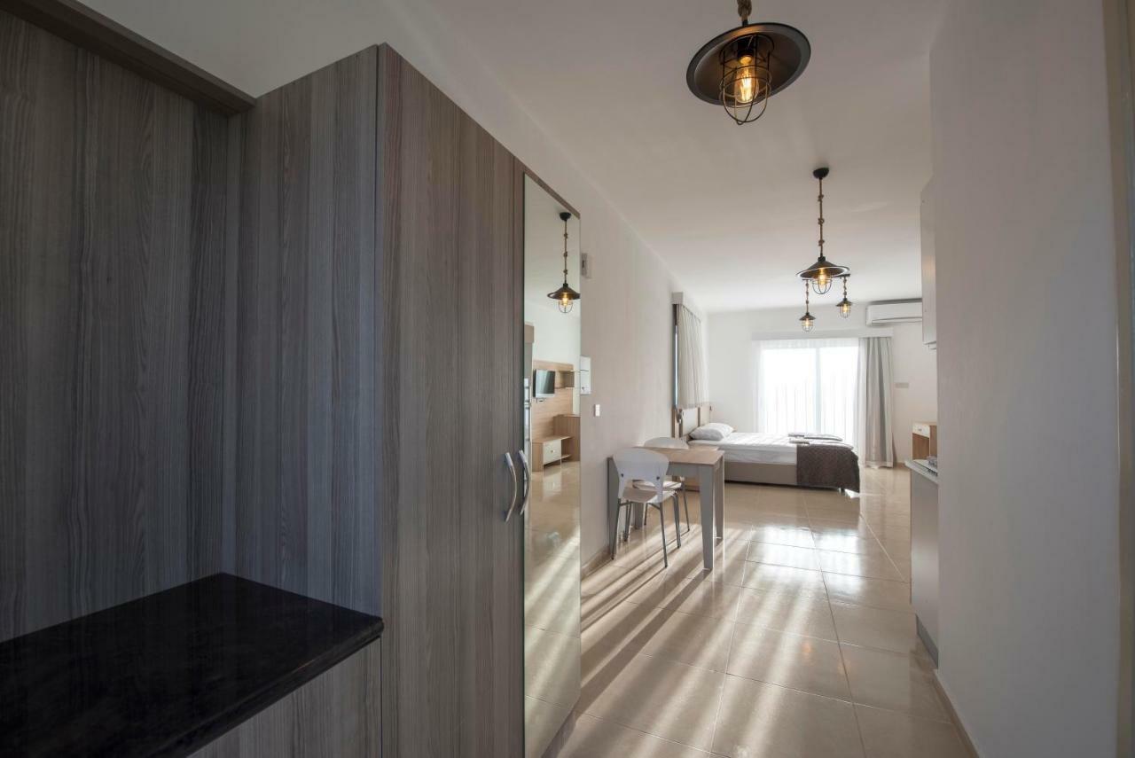Deniz Airport Suites นิโคเซีย ภายนอก รูปภาพ