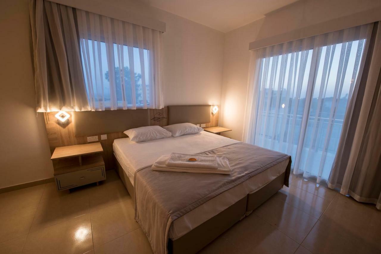 Deniz Airport Suites นิโคเซีย ภายนอก รูปภาพ
